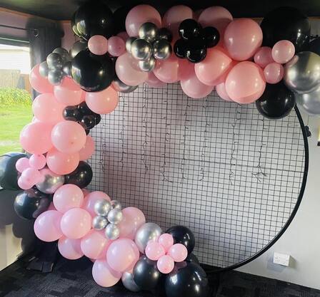 Round Mesh Frame & Garland Backdrop