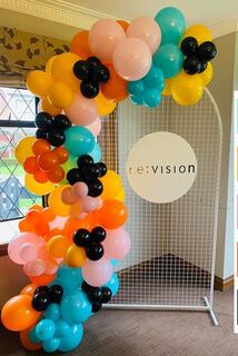 Arch Mesh,Sign & Garland Backdrop