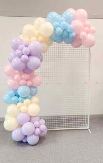 Arch Mesh & Garland Backdrop